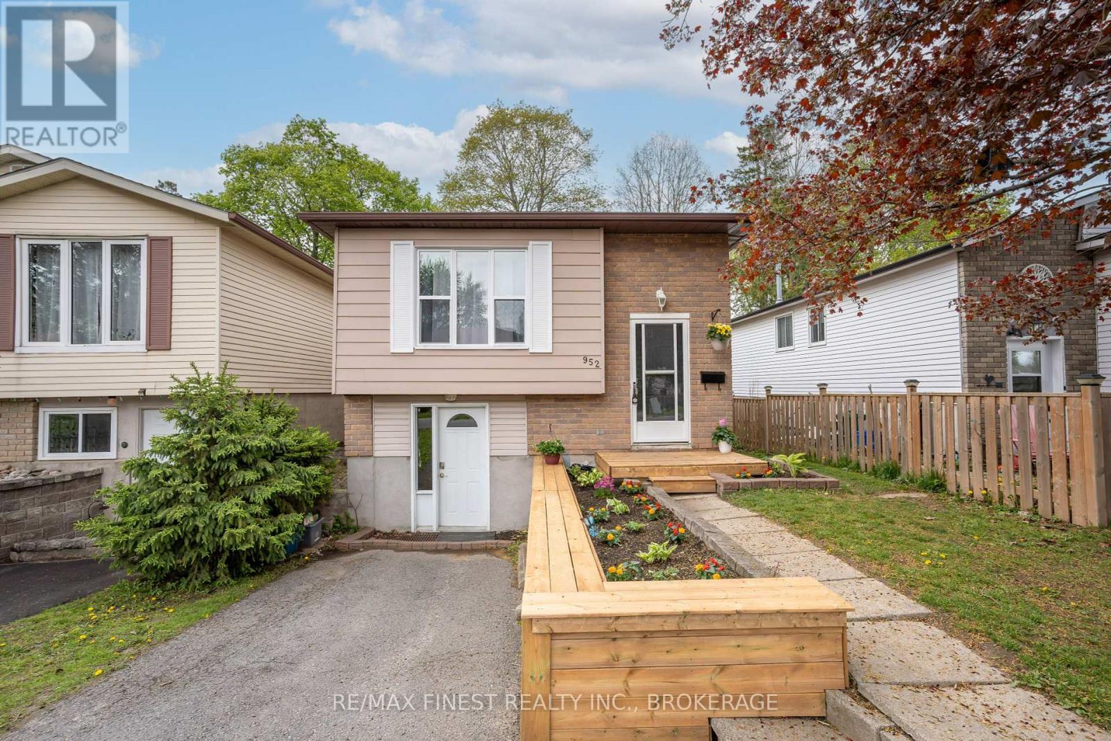 952 Old Colony Road, Kingston, Ontario  K7P 1J7 - Photo 2 - X12108281