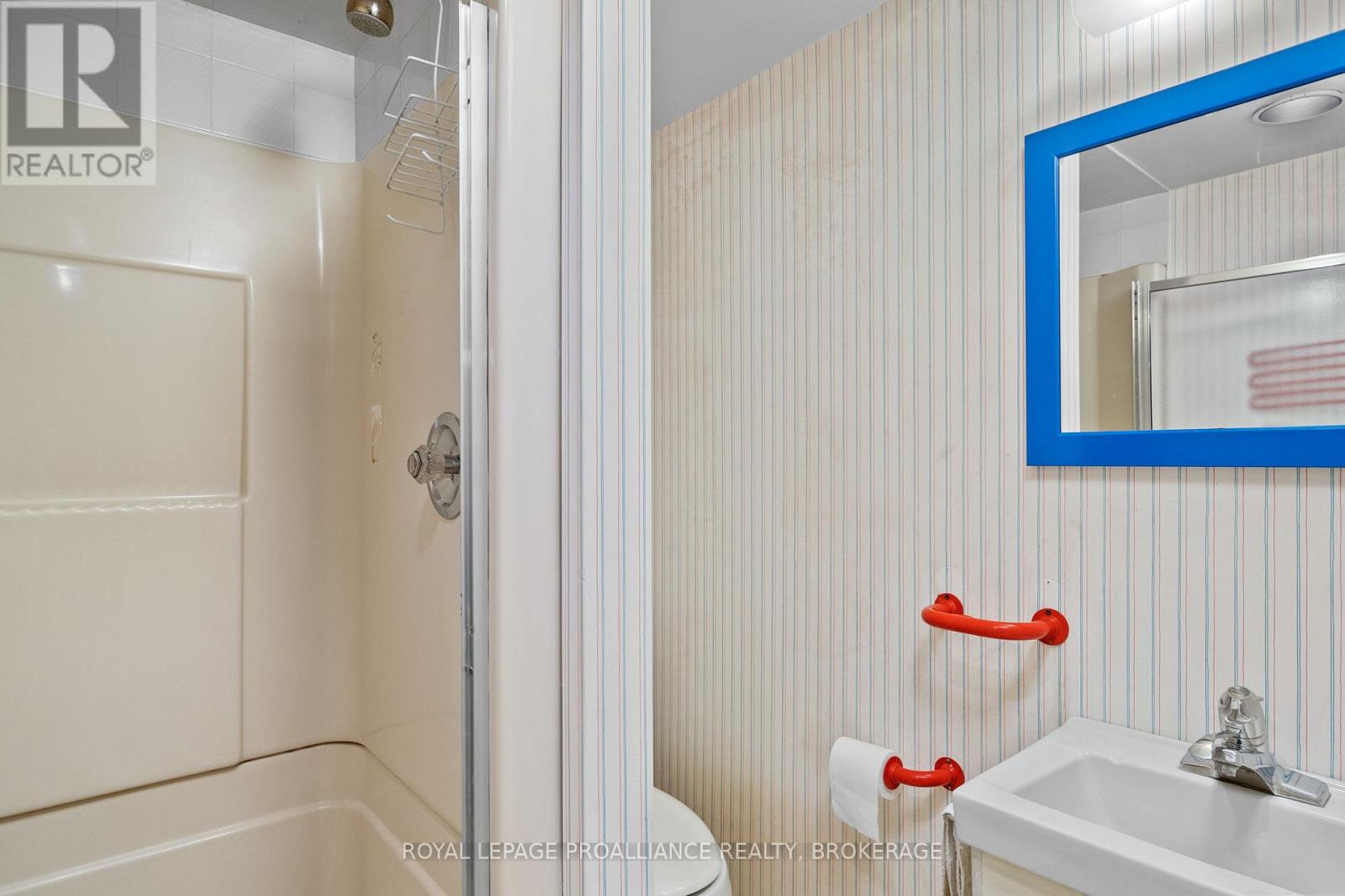 1021 Sydenham Road, Kingston, Ontario  K7M 3L8 - Photo 39 - X12112334