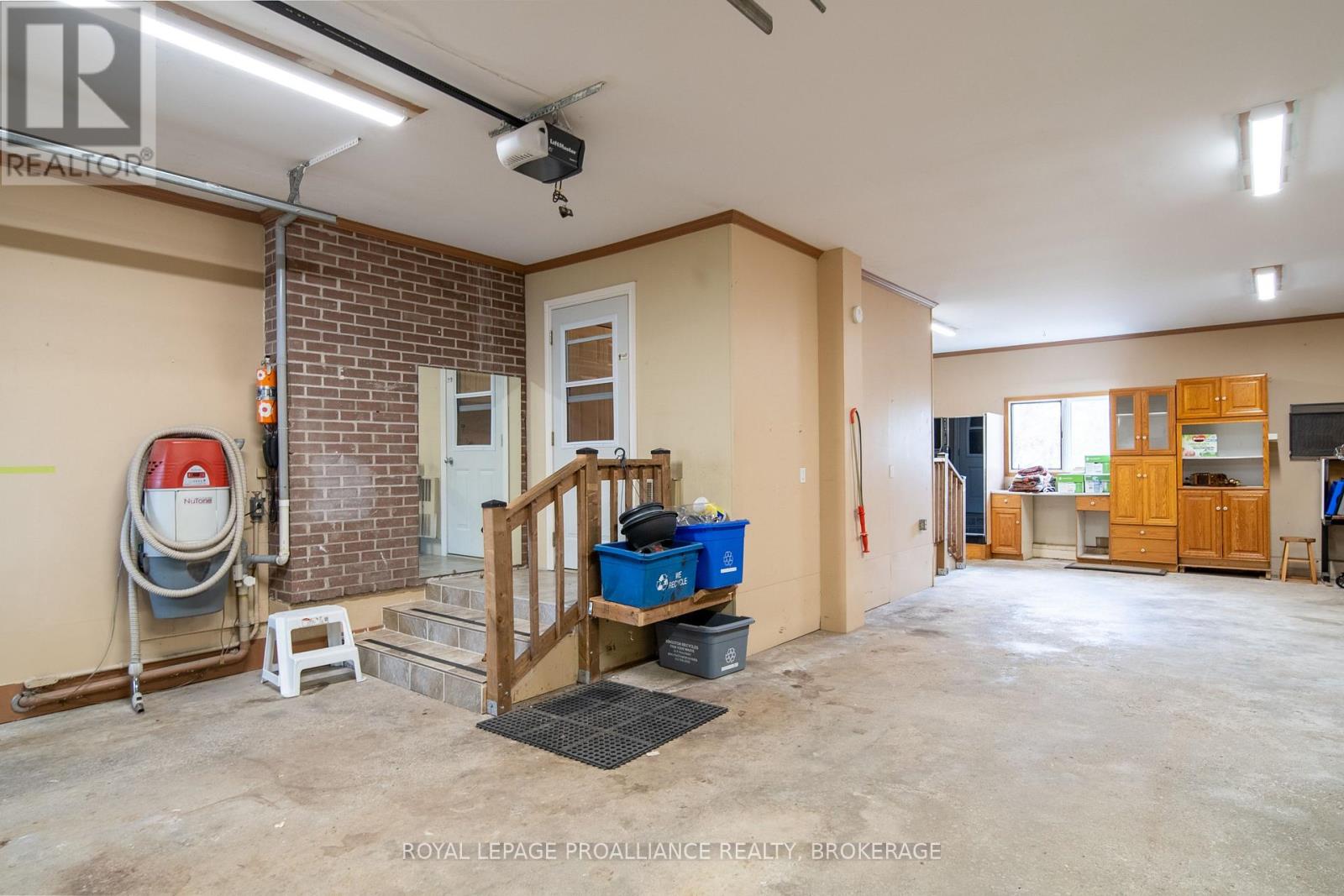 1021 Sydenham Road, Kingston, Ontario  K7M 3L8 - Photo 44 - X12112334