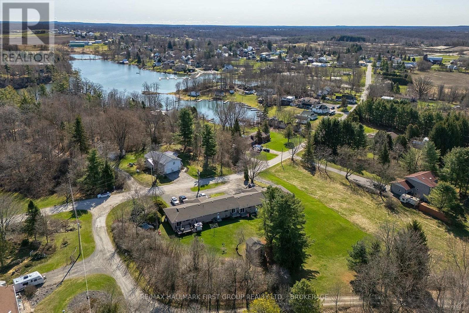 1-5 - 128 Haskins Point Road, Leeds And The Thousand Islands, Ontario  K0H 2N0 - Photo 3 - X12113549