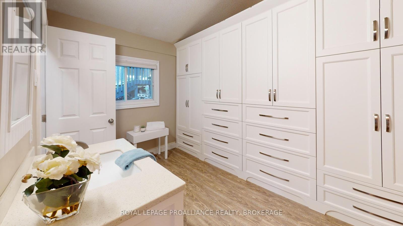 915 Woodridge Lane, Leeds And The Thousand Islands, Ontario  K0E 1B0 - Photo 19 - X12115770
