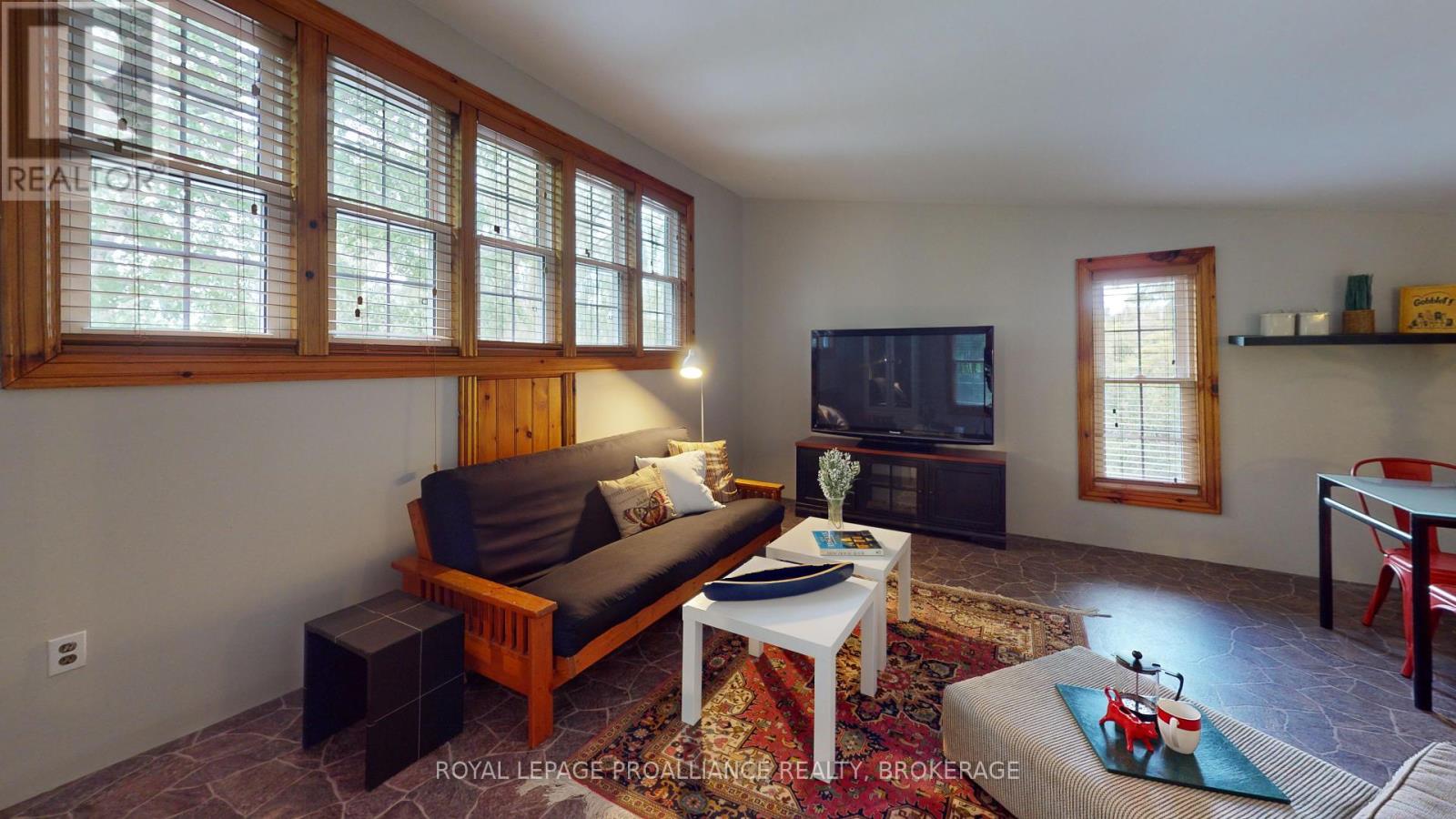915 Woodridge Lane, Leeds And The Thousand Islands, Ontario  K0E 1B0 - Photo 24 - X12115770