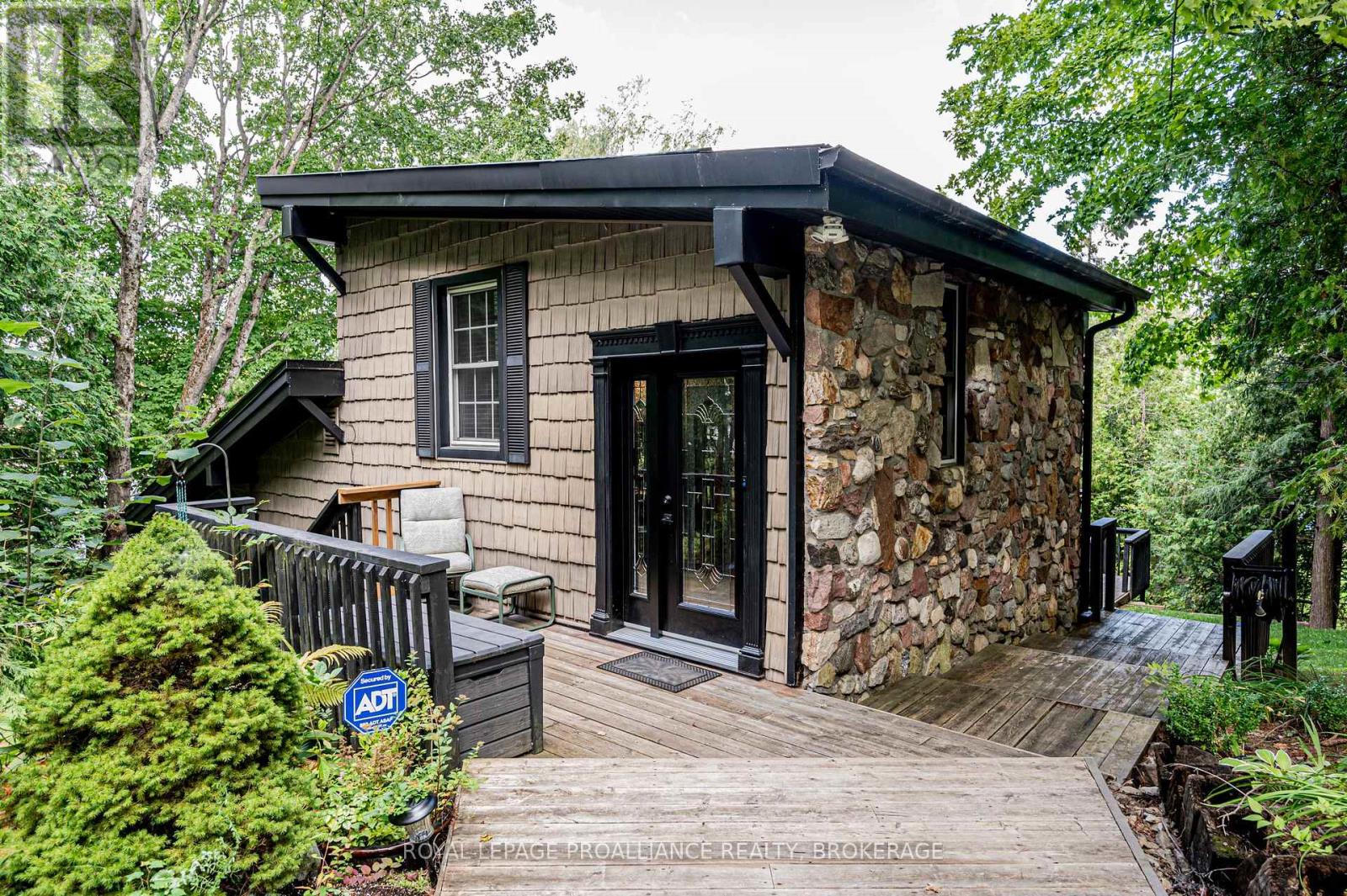 915 Woodridge Lane, Leeds And The Thousand Islands, Ontario  K0E 1B0 - Photo 32 - X12115770