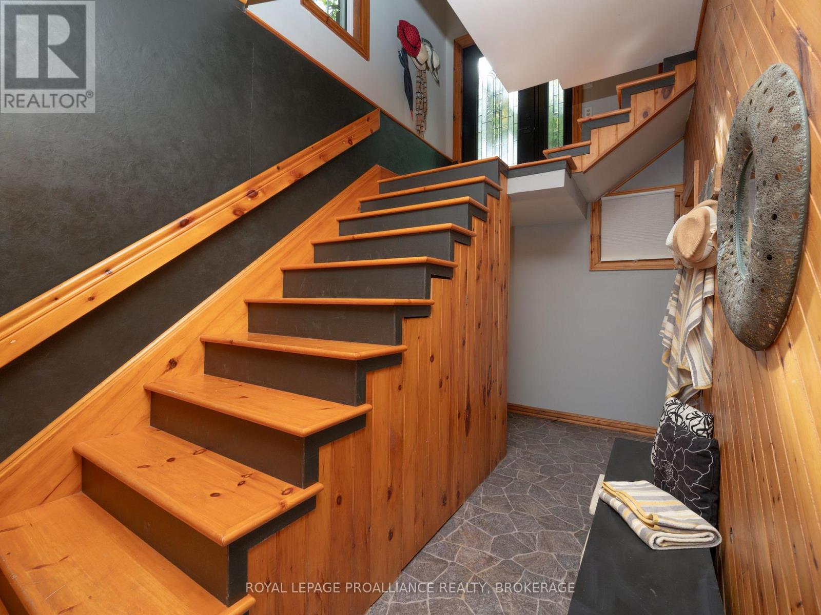 915 Woodridge Lane, Leeds And The Thousand Islands, Ontario  K0E 1B0 - Photo 5 - X12115770