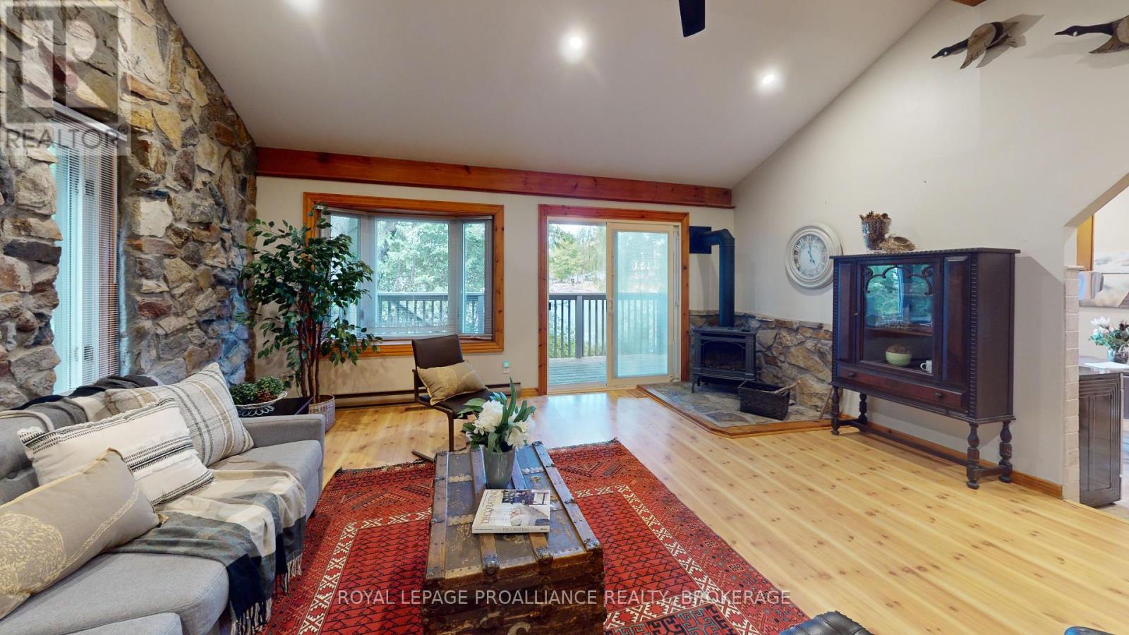 915 Woodridge Lane, Leeds And The Thousand Islands, Ontario  K0E 1B0 - Photo 7 - X12115770