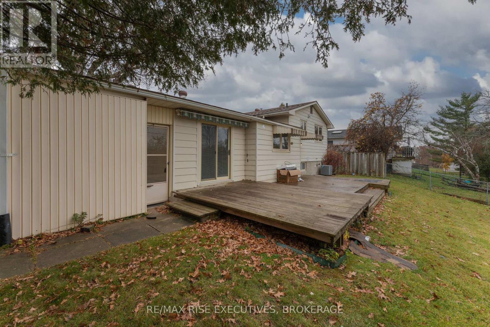 2 - 811 Overlea Court, Kingston, Ontario  K7M 6Z8 - Photo 14 - X12117370