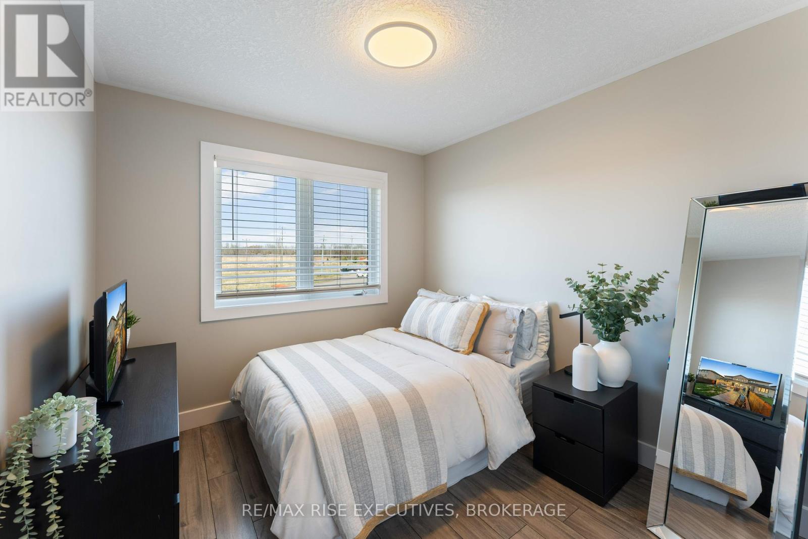 125 Simurda Court, Loyalist, Ontario  K7N 1Y7 - Photo 18 - X12118387