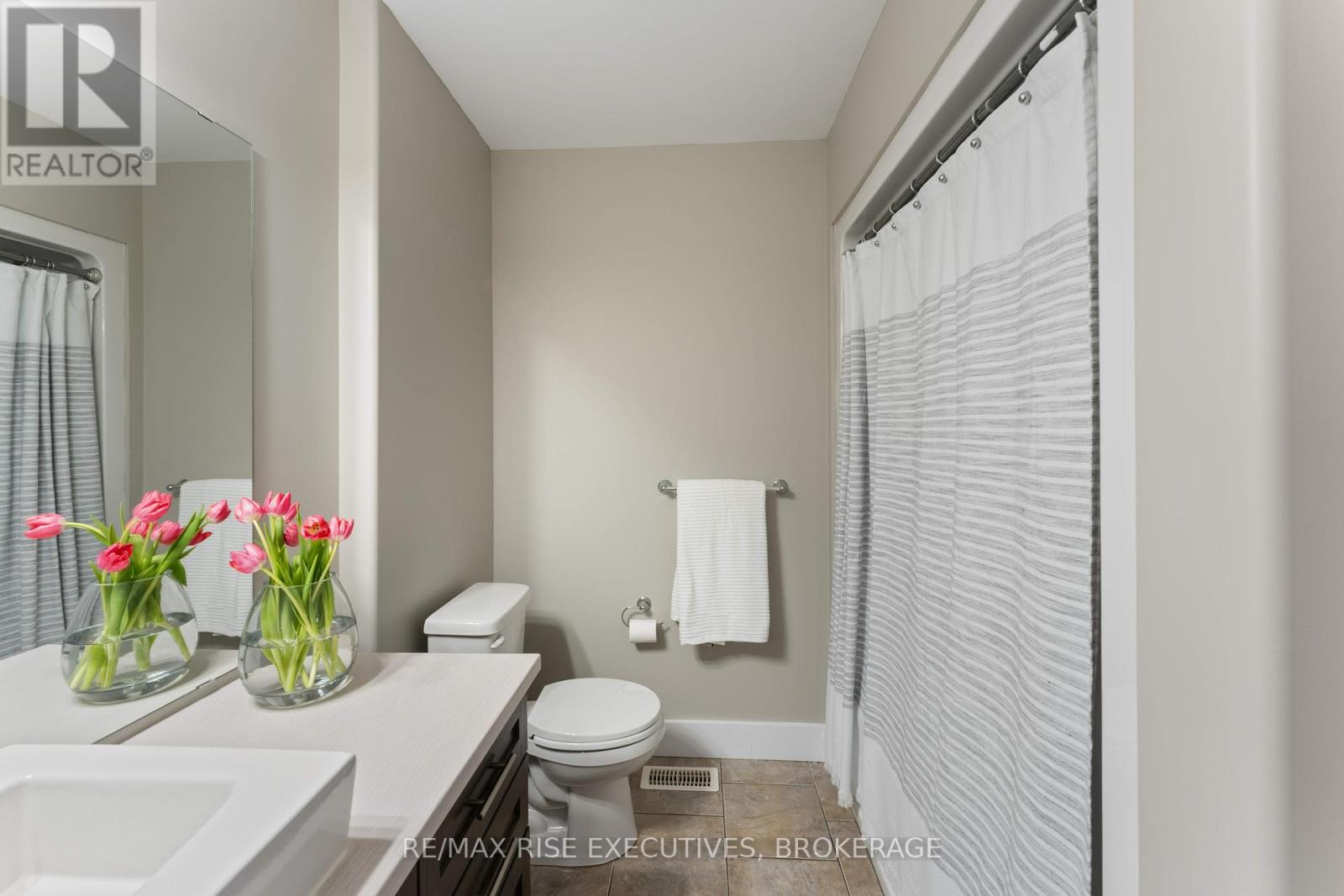 125 Simurda Court, Loyalist, Ontario  K7N 1Y7 - Photo 20 - X12118387