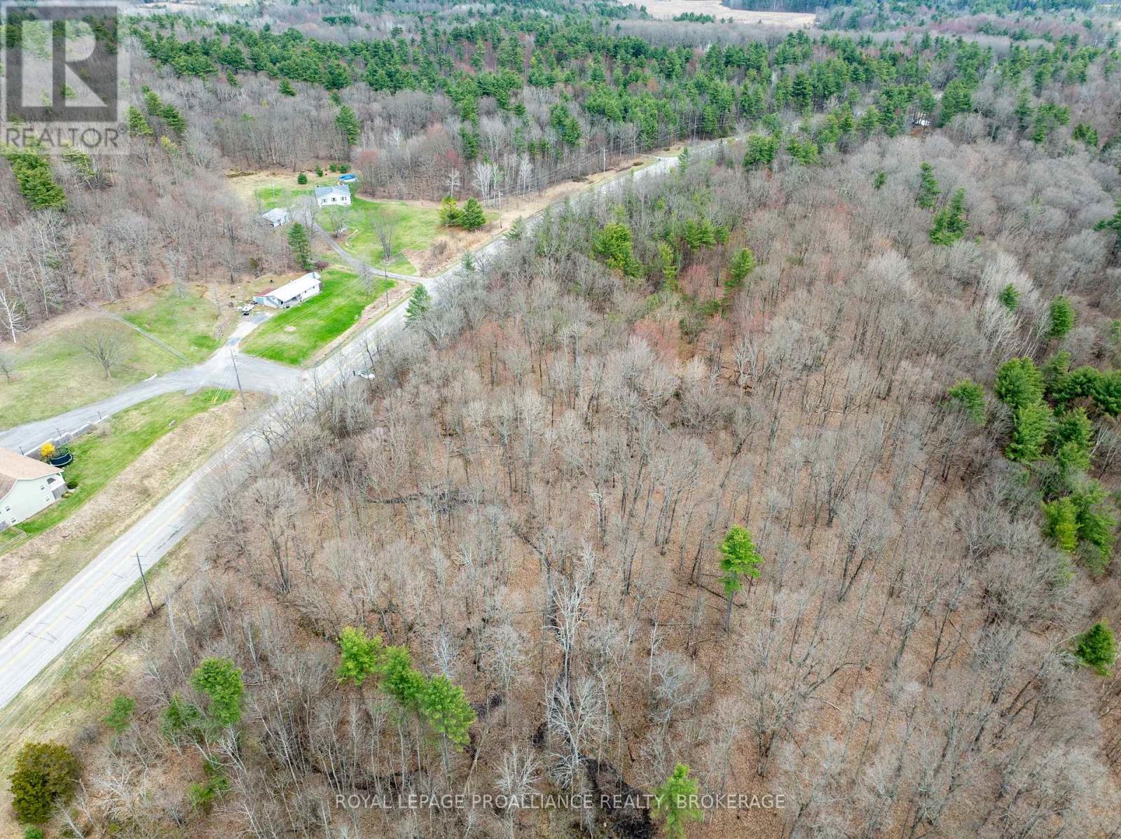 568 Lyndhurst Road, Leeds And The Thousand Islands, Ontario  K0E 1N0 - Photo 3 - X12120271