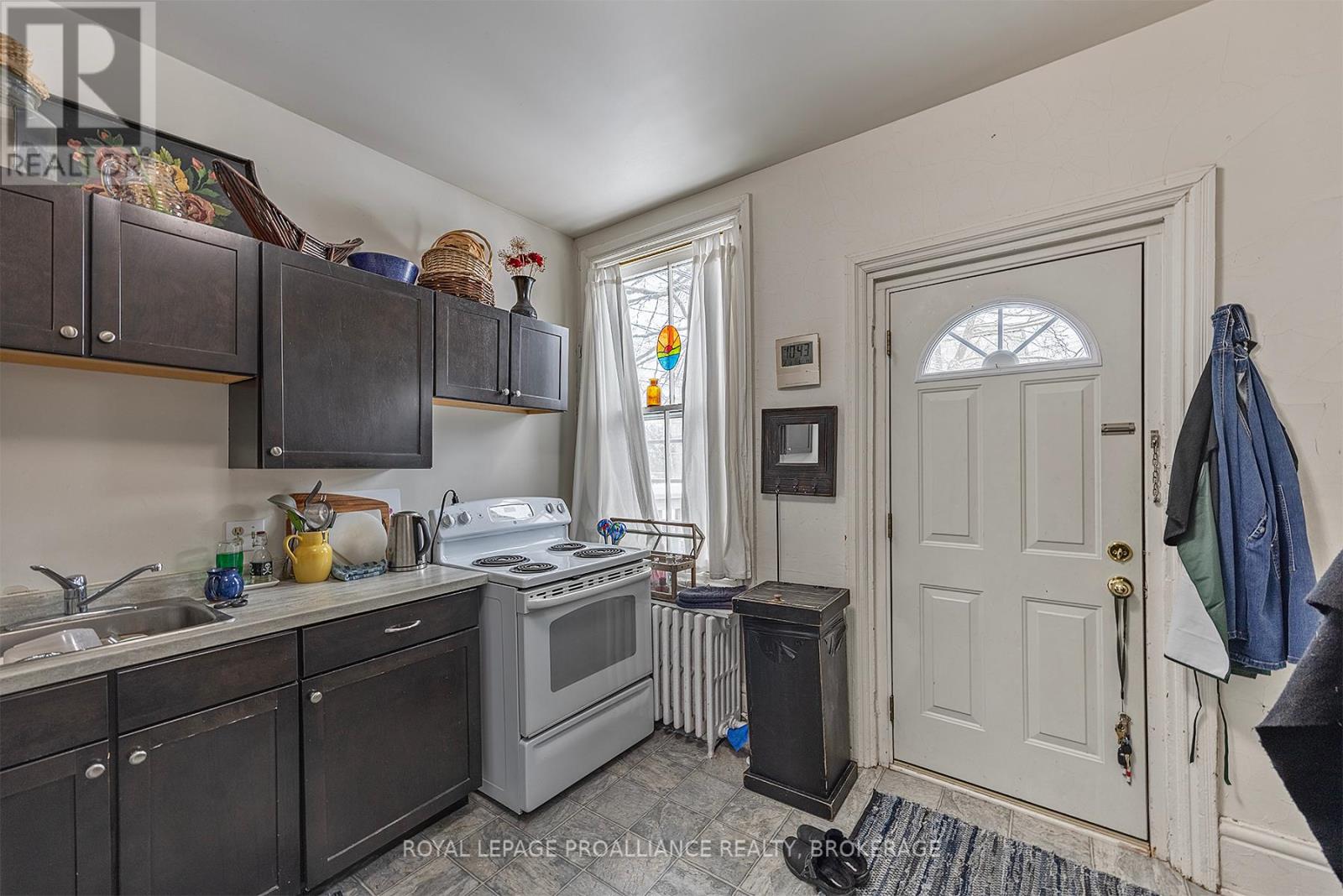 241 Johnson Street, Kingston, Ontario  K7L 1Y2 - Photo 14 - X12121182