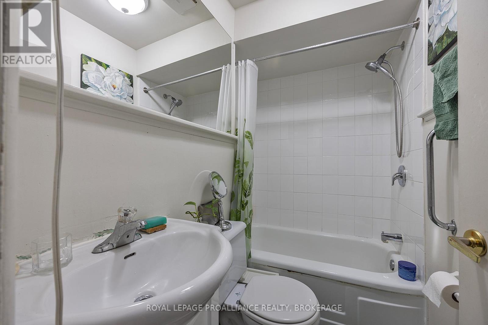 241 Johnson Street, Kingston, Ontario  K7L 1Y2 - Photo 17 - X12121182