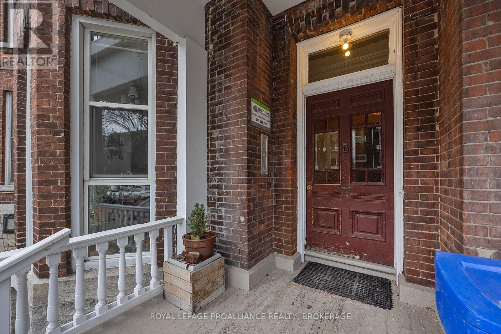 241 Johnson Street, Kingston, Ontario  K7L 1Y2 - Photo 3 - X12121182