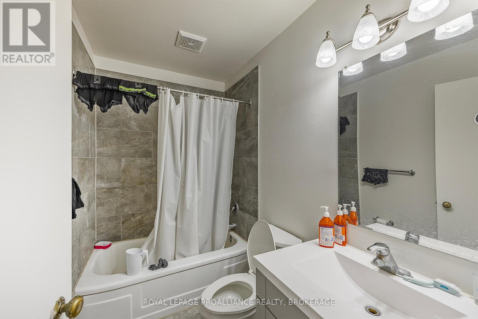 241 Johnson Street, Kingston, Ontario  K7L 1Y2 - Photo 37 - X12121182