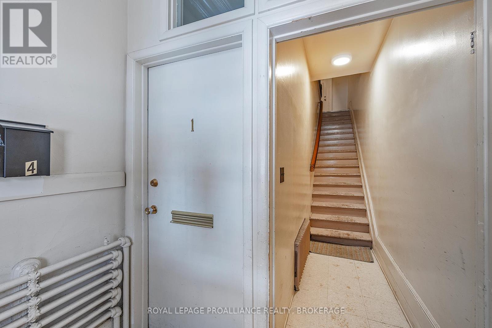 241 Johnson Street, Kingston, Ontario  K7L 1Y2 - Photo 7 - X12121182