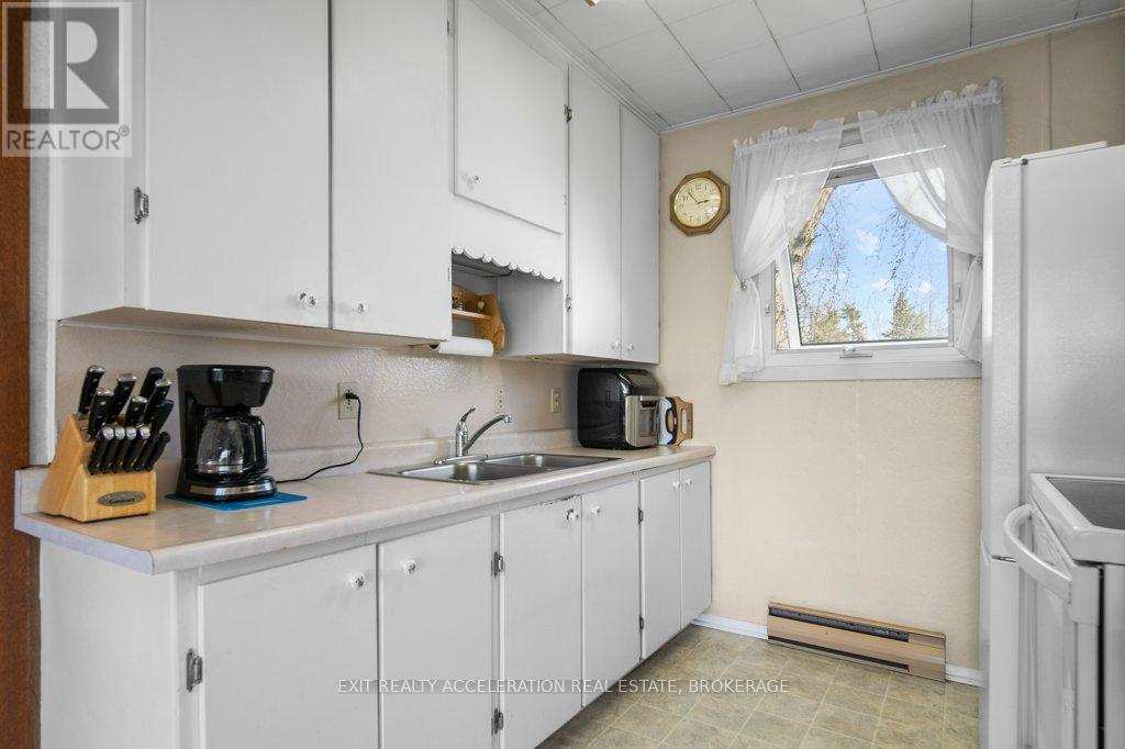 769 3rd Concession Road, Greater Napanee, Ontario  K7R 3K7 - Photo 10 - X12121350