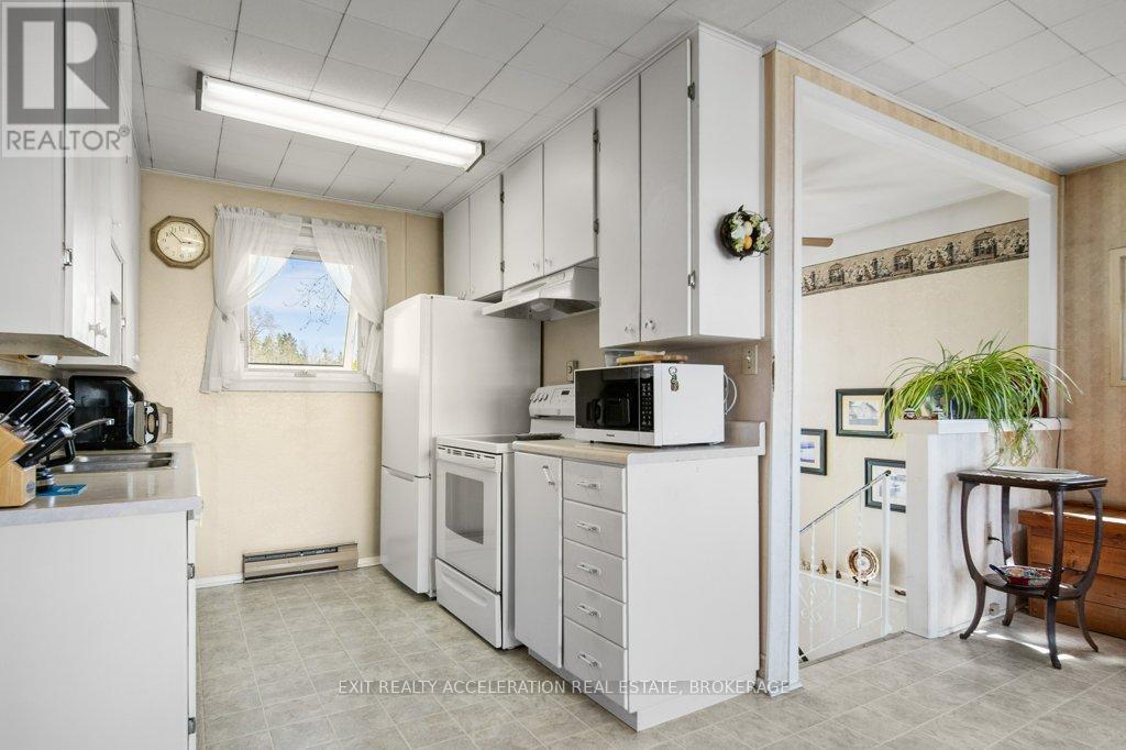 769 3rd Concession Road, Greater Napanee, Ontario  K7R 3K7 - Photo 9 - X12121350