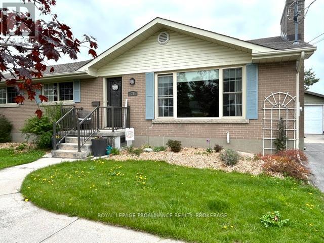 31 SHERWOOD AVENUE, Loyalist, Ontario