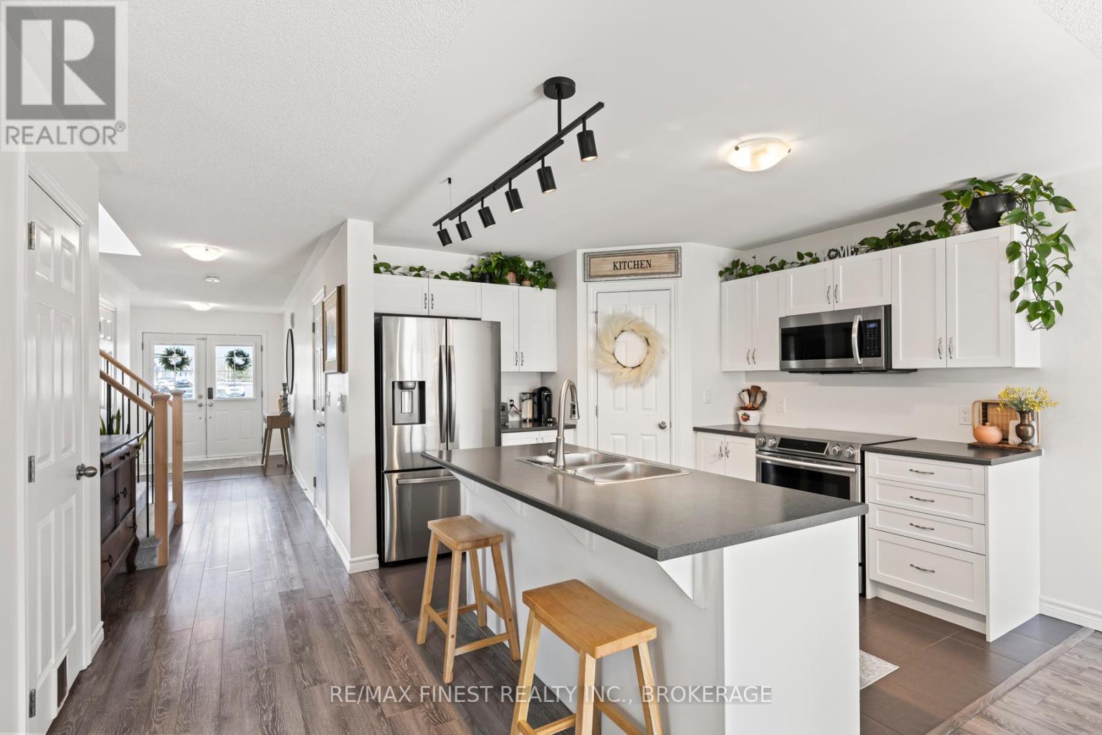 37 Brennan Crescent, Loyalist, Ontario  K0H 2H0 - Photo 16 - X12124967