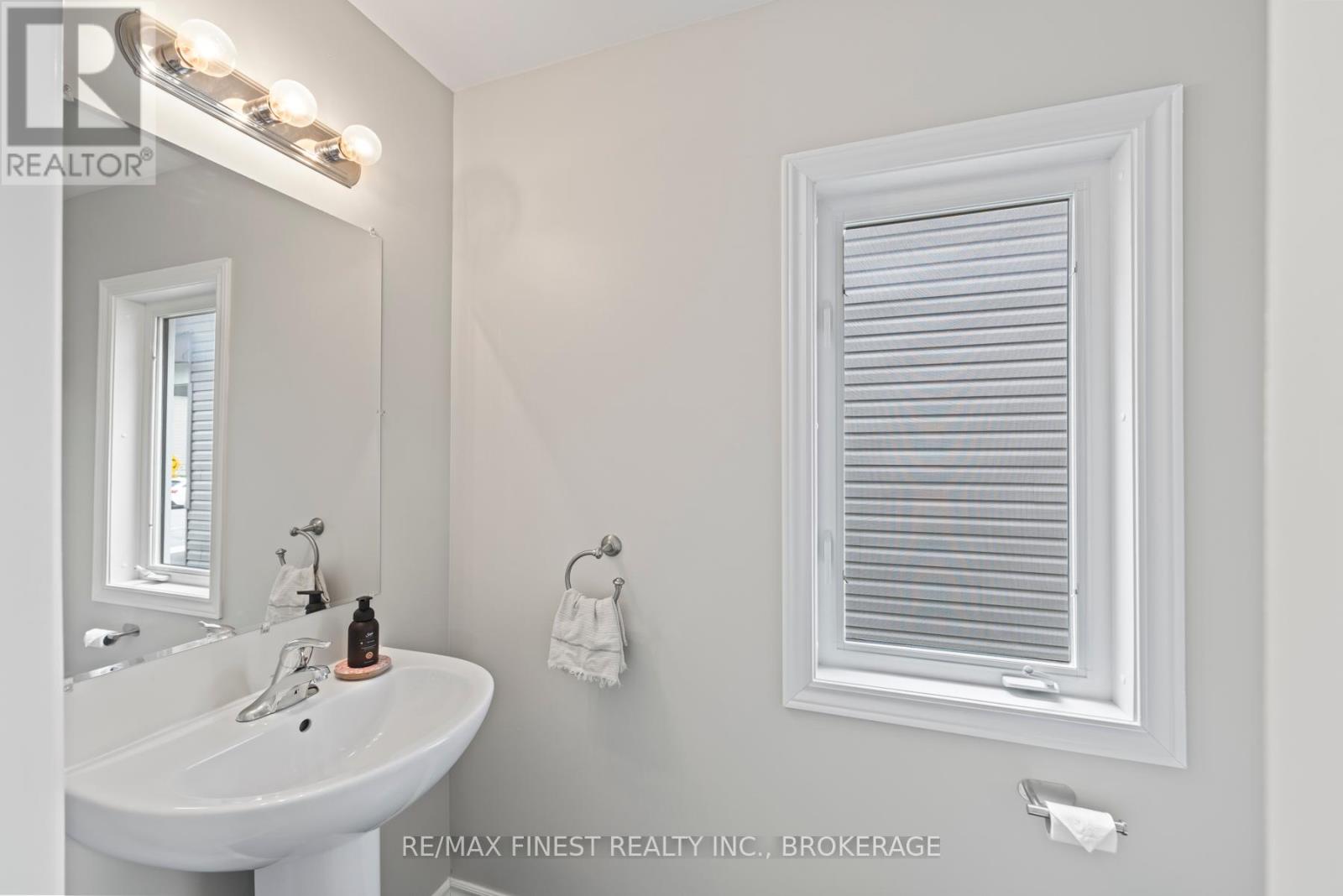 37 Brennan Crescent, Loyalist, Ontario  K0H 2H0 - Photo 26 - X12124967