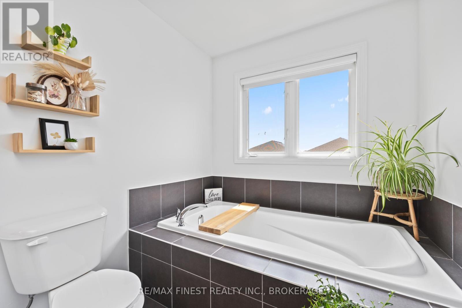 37 Brennan Crescent, Loyalist, Ontario  K0H 2H0 - Photo 35 - X12124967