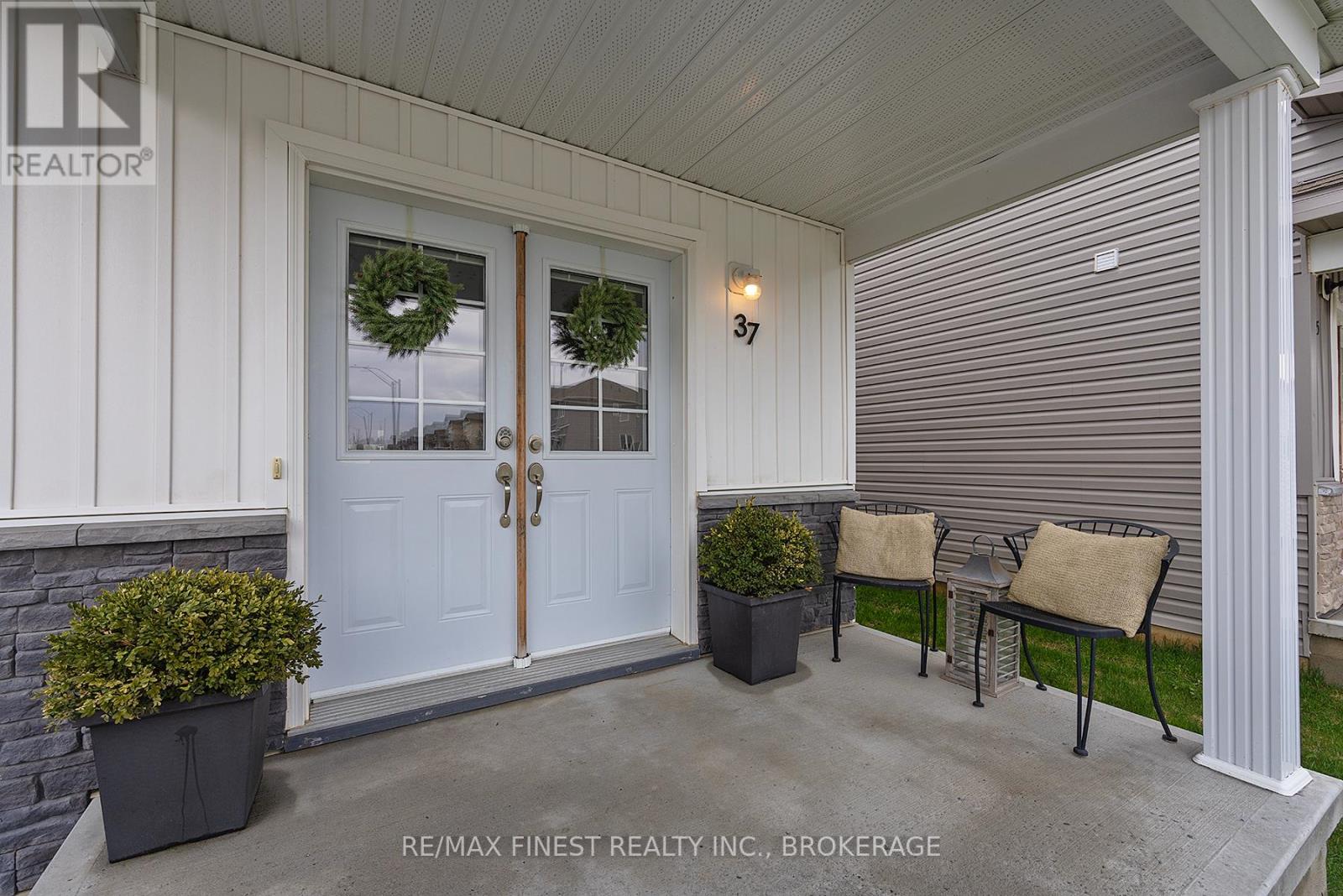 37 Brennan Crescent, Loyalist, Ontario  K0H 2H0 - Photo 4 - X12124967