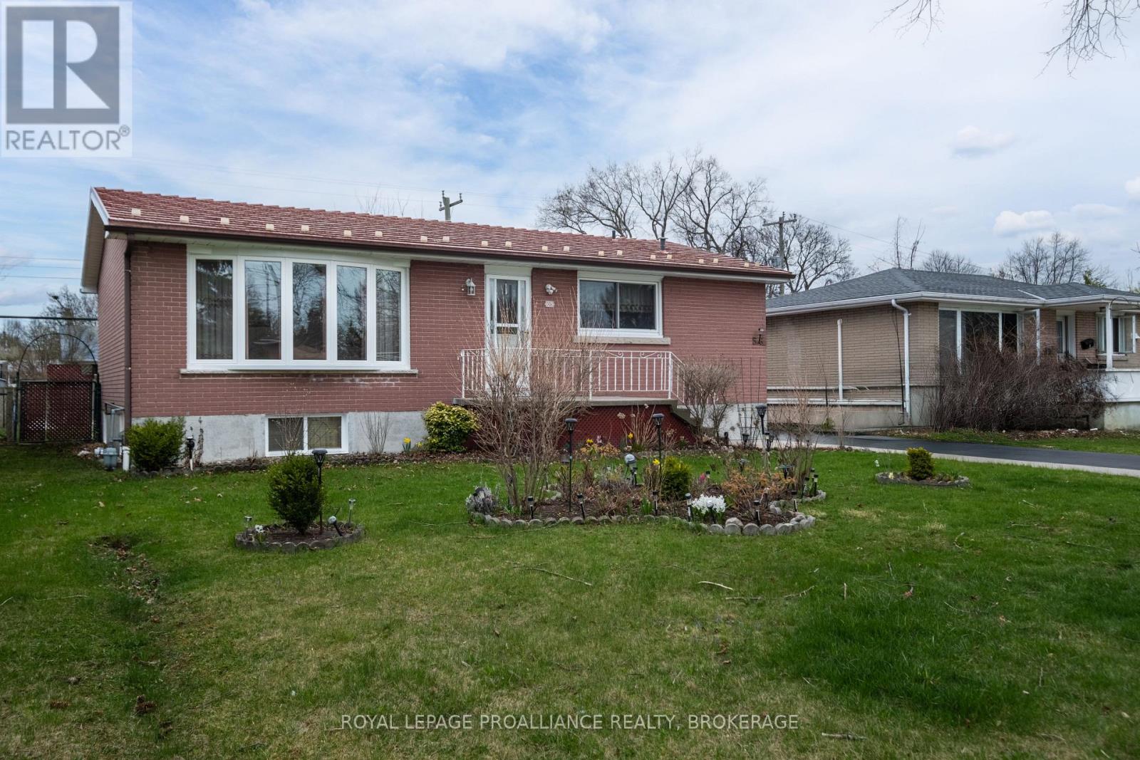 56 CAMPBELL CRESCENT, Kingston, Ontario