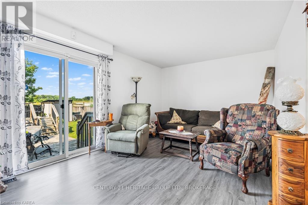 303 Conacher Drive, Kingston, Ontario  K7K 7J6 - Photo 8 - X12127522