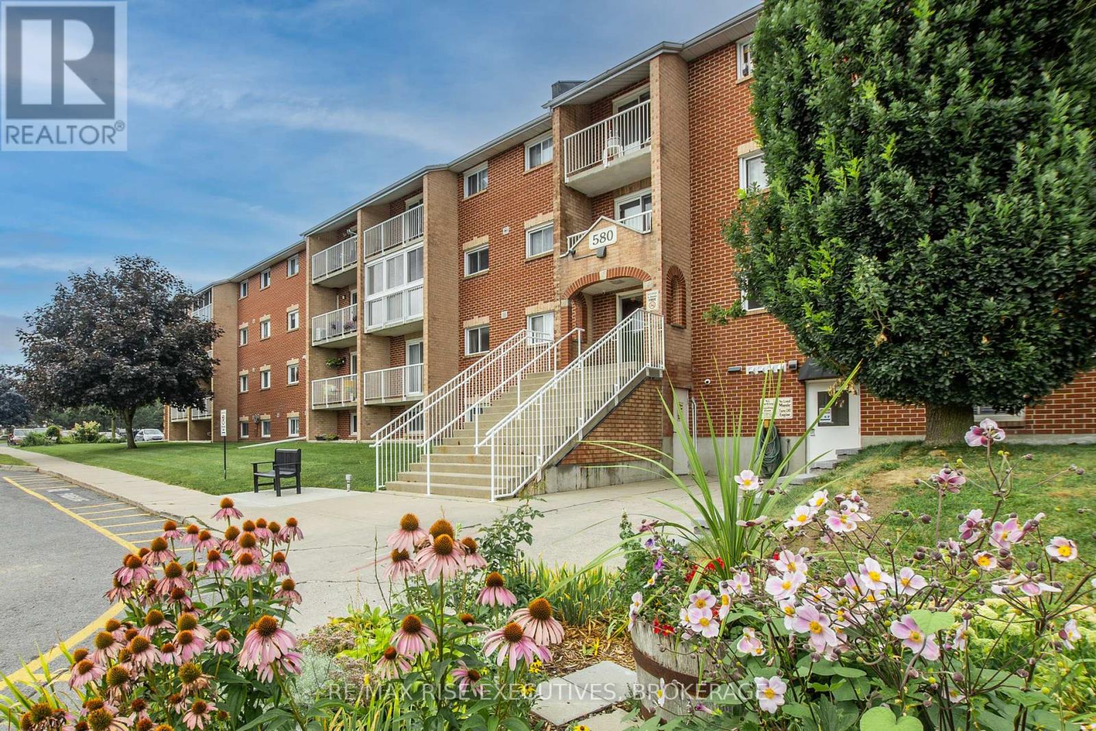 317 - 580 Armstrong Road, Kingston, Ontario  K7M 8M3 - Photo 1 - X12128461
