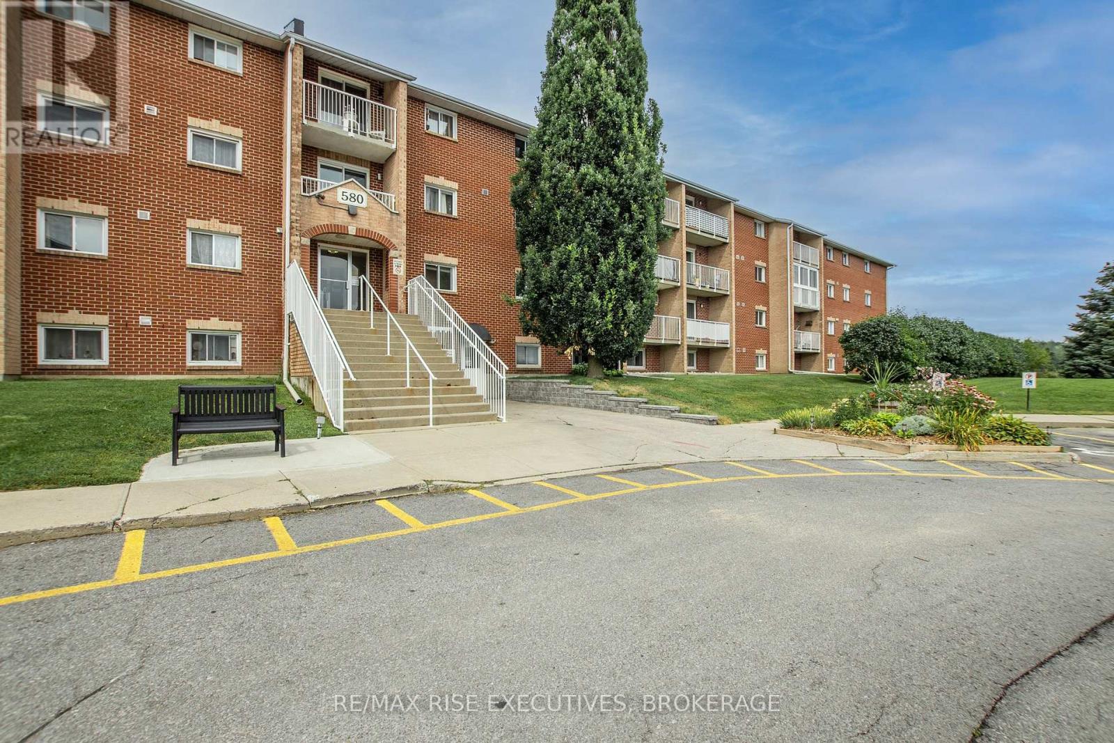 317 - 580 Armstrong Road, Kingston, Ontario  K7M 8M3 - Photo 2 - X12128461