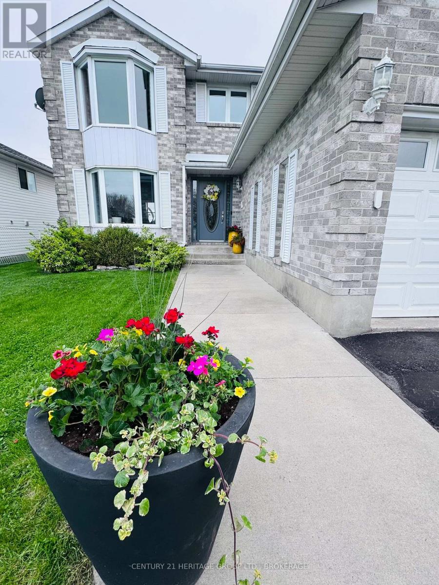 66 Angus Drive, Greater Napanee, Ontario  K7R 3W9 - Photo 10 - X12128509