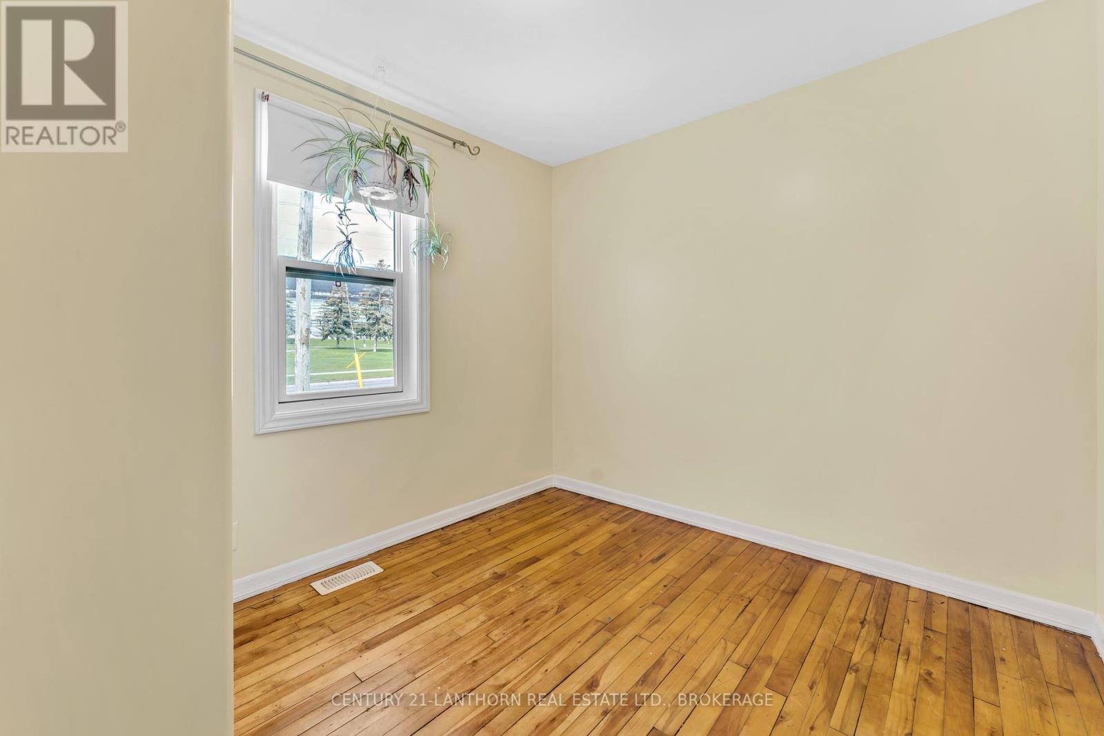 77 Portsmouth Avenue, Kingston, Ontario  K7M 1V4 - Photo 10 - X12128513