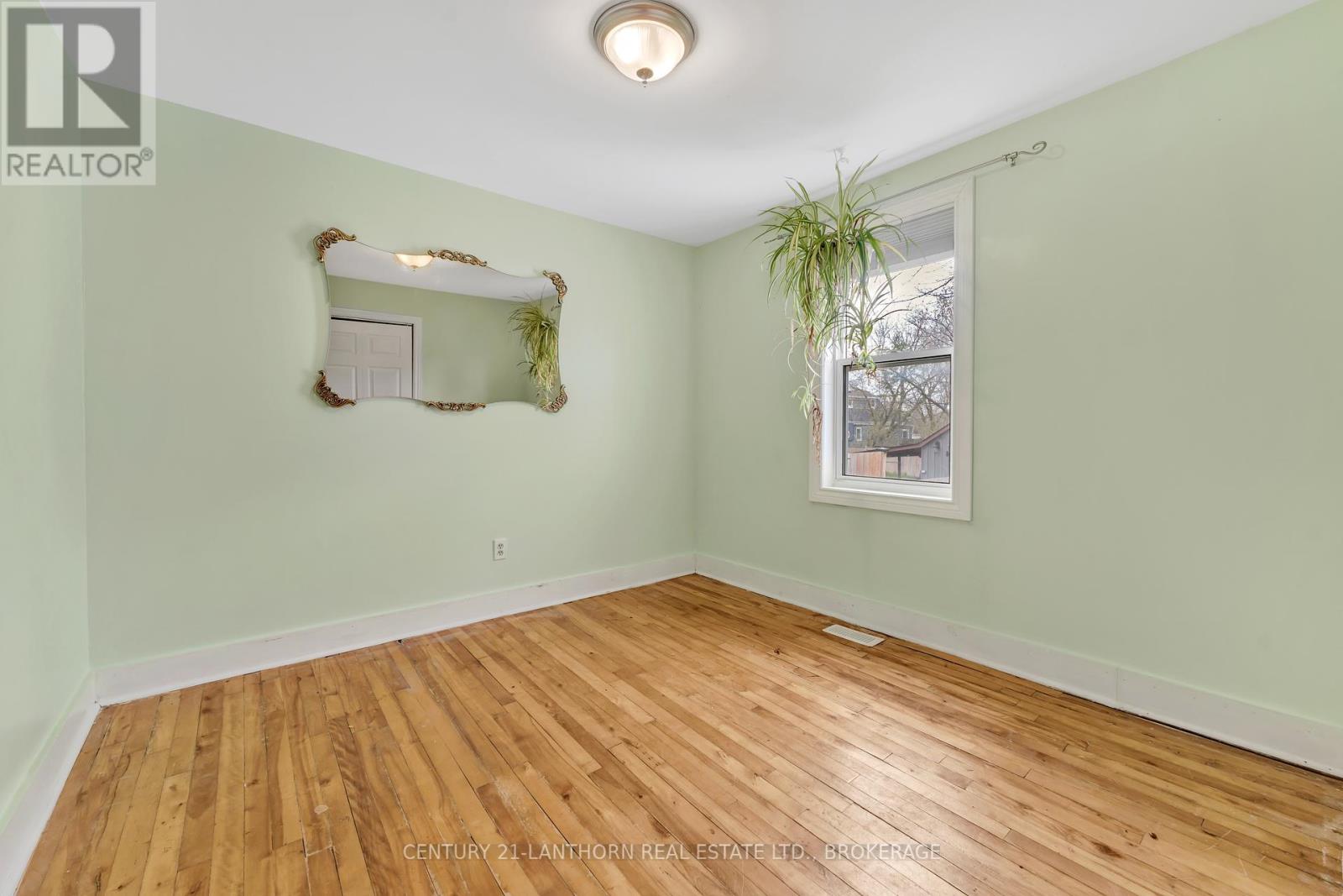 77 Portsmouth Avenue, Kingston, Ontario  K7M 1V4 - Photo 11 - X12128513