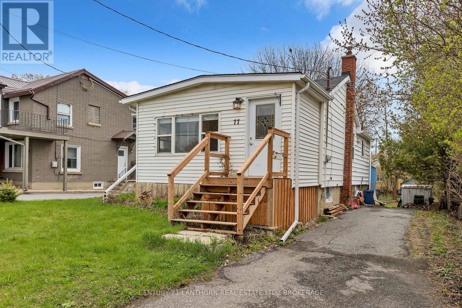 77 Portsmouth Avenue, Kingston, Ontario  K7M 1V4 - Photo 2 - X12128513