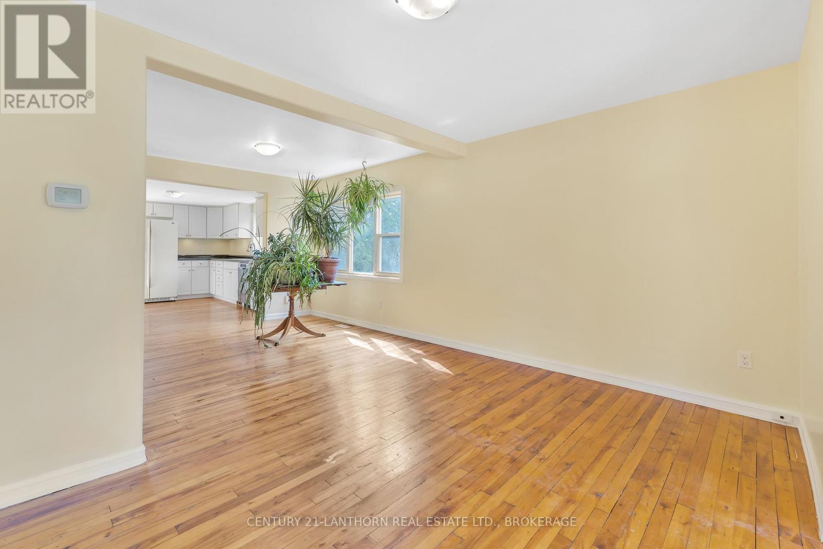 77 Portsmouth Avenue, Kingston, Ontario  K7M 1V4 - Photo 5 - X12128513