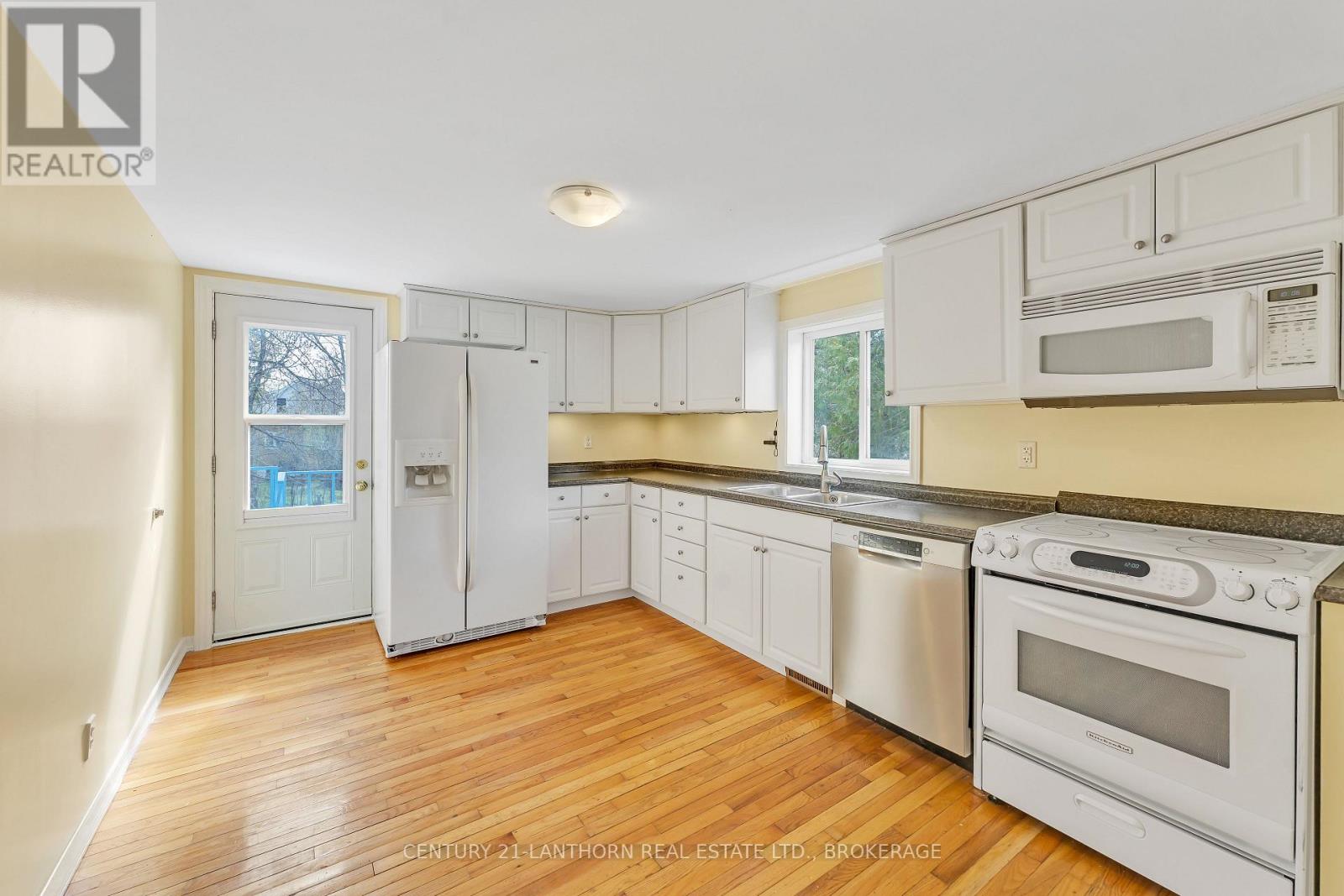 77 Portsmouth Avenue, Kingston, Ontario  K7M 1V4 - Photo 7 - X12128513