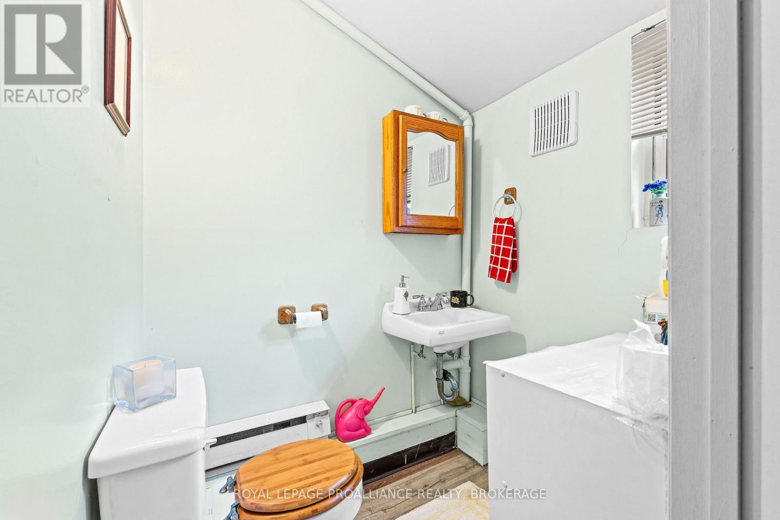 274 Wellington Street, Kingston, Ontario  K7K 2Z1 - Photo 12 - X12128538