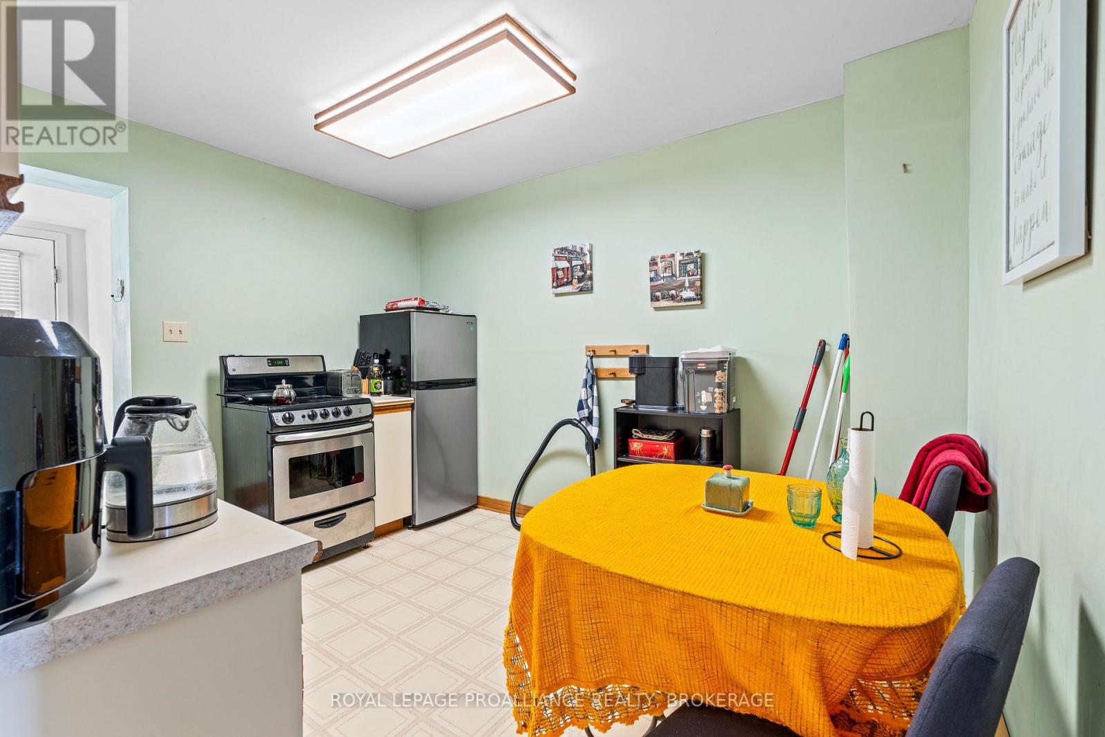 274 Wellington Street, Kingston, Ontario  K7K 2Z1 - Photo 16 - X12128538