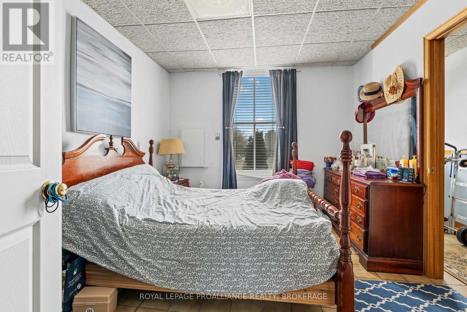 274 Wellington Street, Kingston, Ontario  K7K 2Z1 - Photo 4 - X12128538