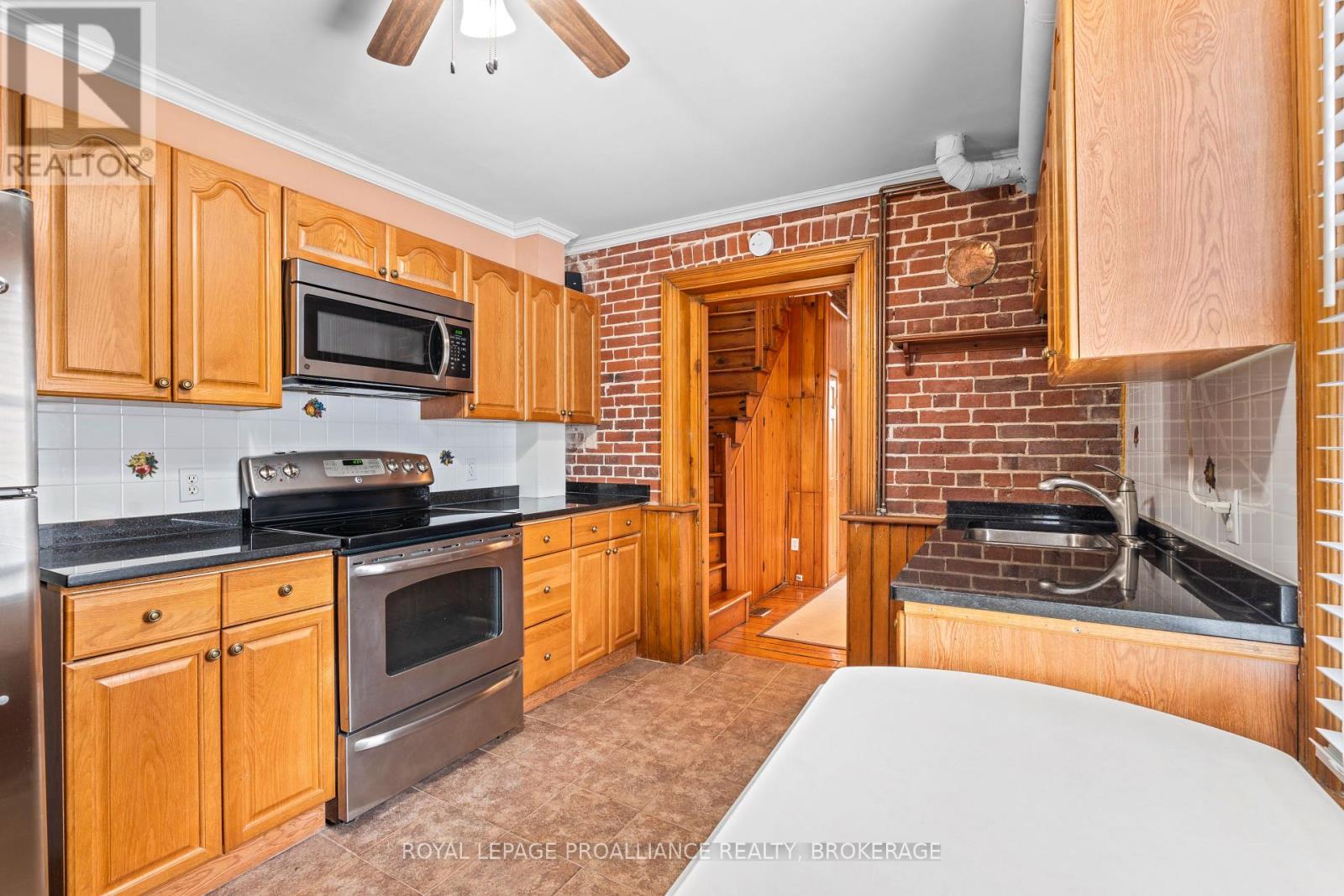 270 Wellington Street, Kingston, Ontario  K7K 2Z1 - Photo 11 - X12128559