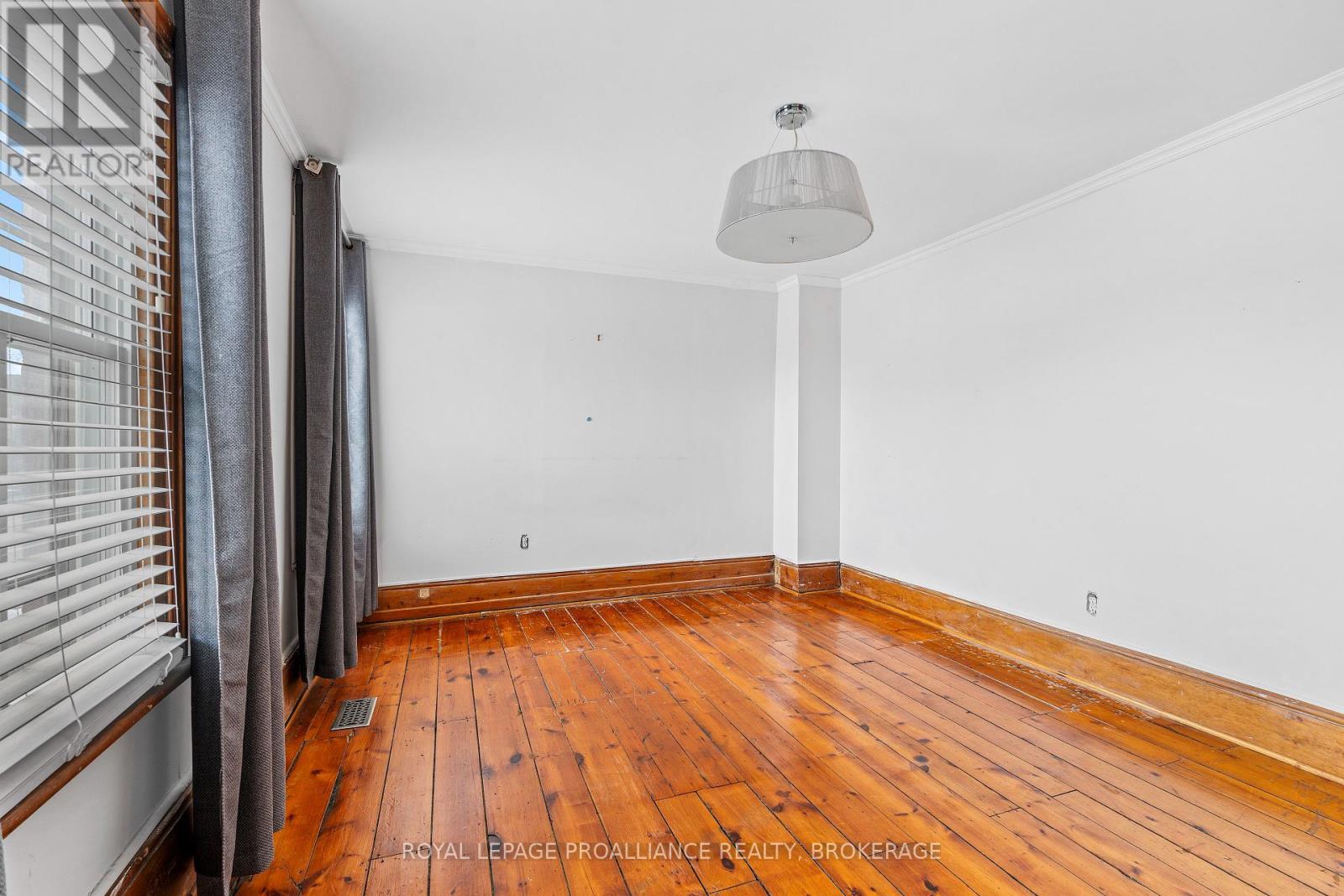 270 Wellington Street, Kingston, Ontario  K7K 2Z1 - Photo 15 - X12128559