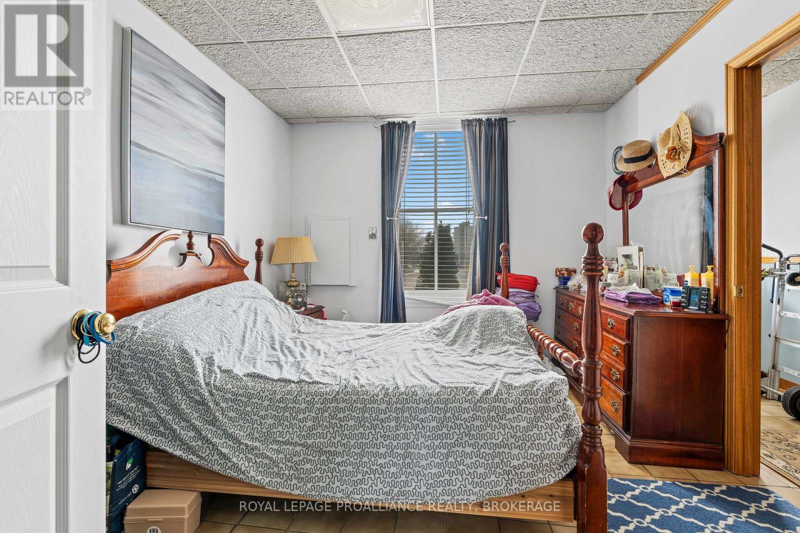 274 Wellington Street, Kingston, Ontario  K7K 2Z1 - Photo 5 - X12128562