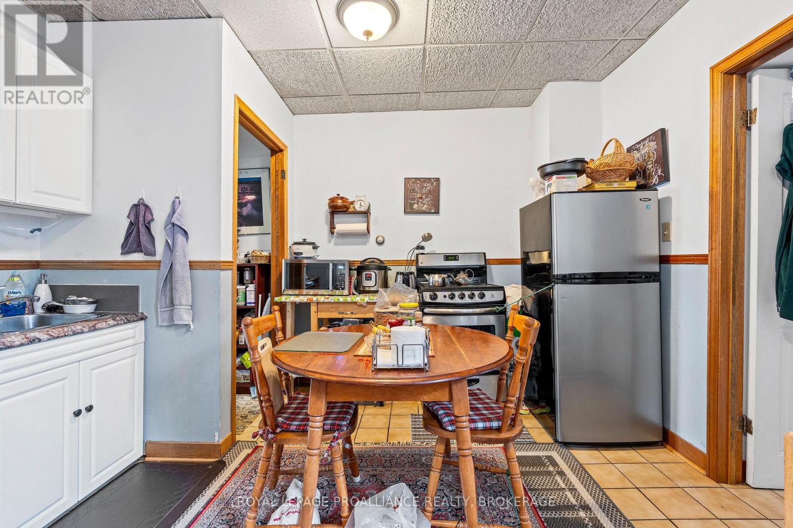 274 Wellington Street, Kingston, Ontario  K7K 2Z1 - Photo 9 - X12128562