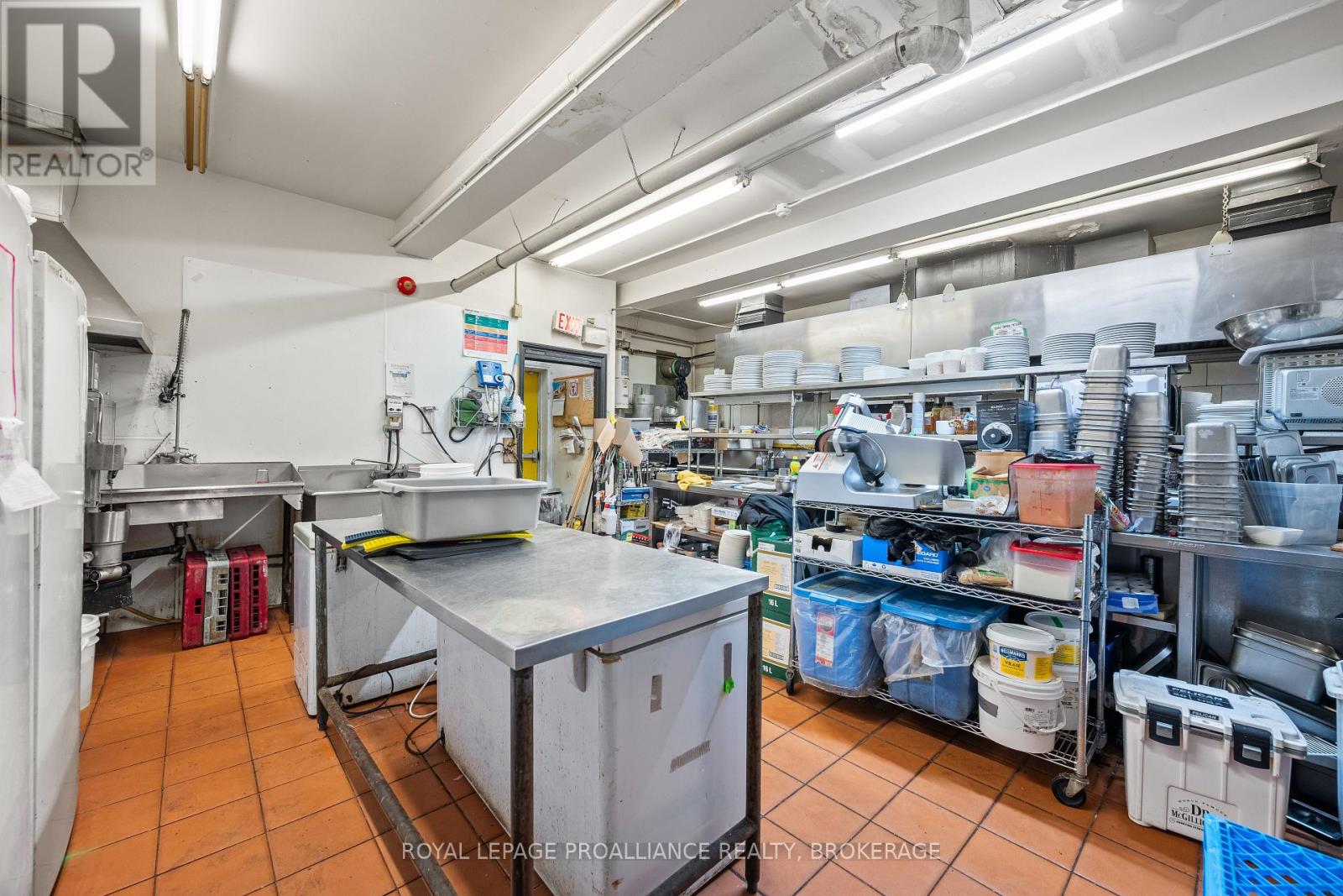 506 Princess Street, Kingston, Ontario K7L 1C5 - Photo 25 - X12129597