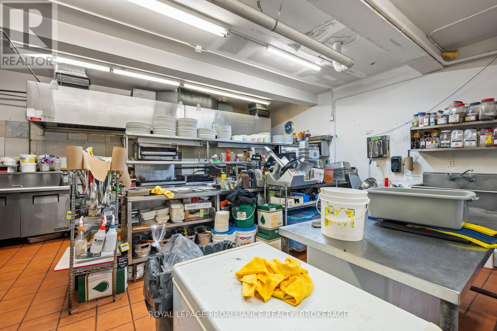 506 Princess Street, Kingston, Ontario K7L 1C5 - Photo 26 - X12129597