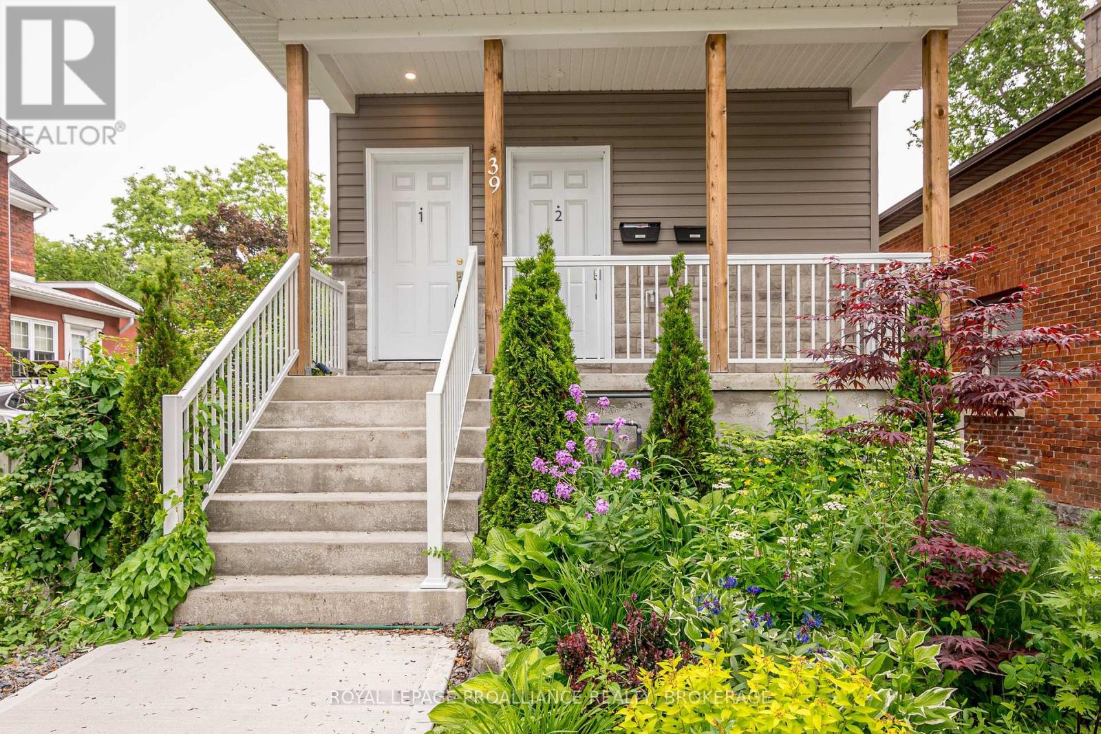 39 Ellerbeck Street, Kingston, Ontario  K7L 4H5 - Photo 2 - X12129847