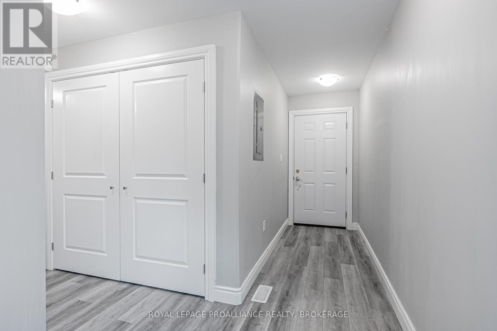 39 Ellerbeck Street, Kingston, Ontario  K7L 4H5 - Photo 3 - X12129847