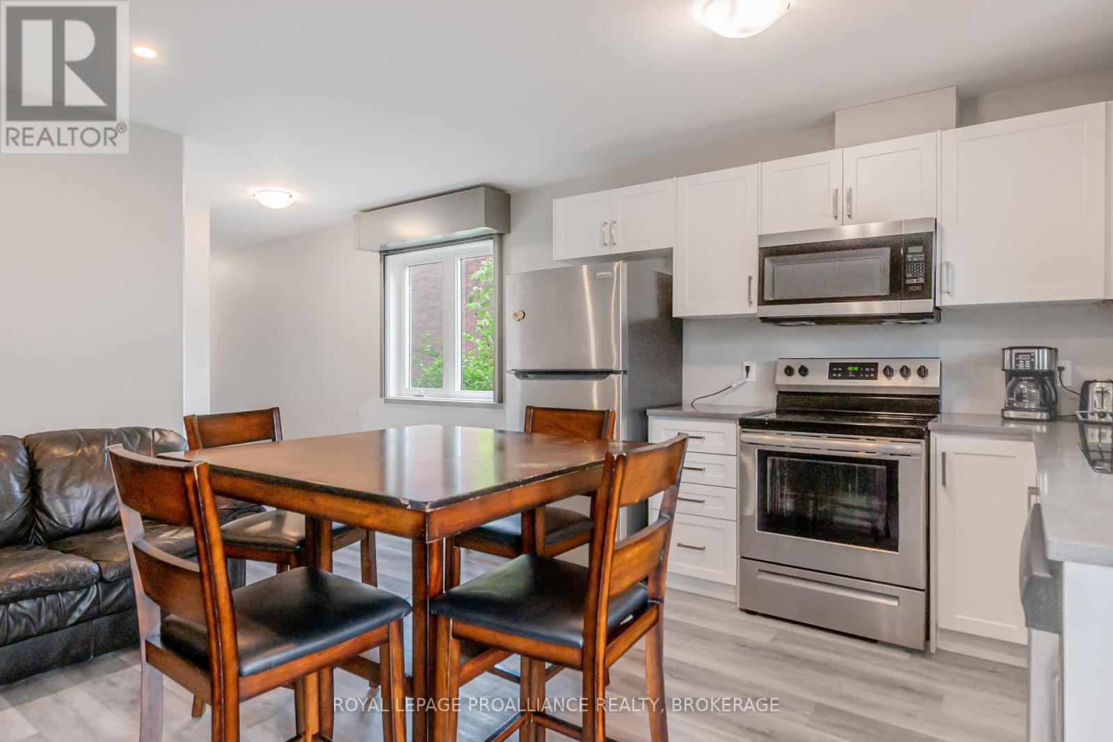 39 Ellerbeck Street, Kingston, Ontario  K7L 4H5 - Photo 9 - X12129847