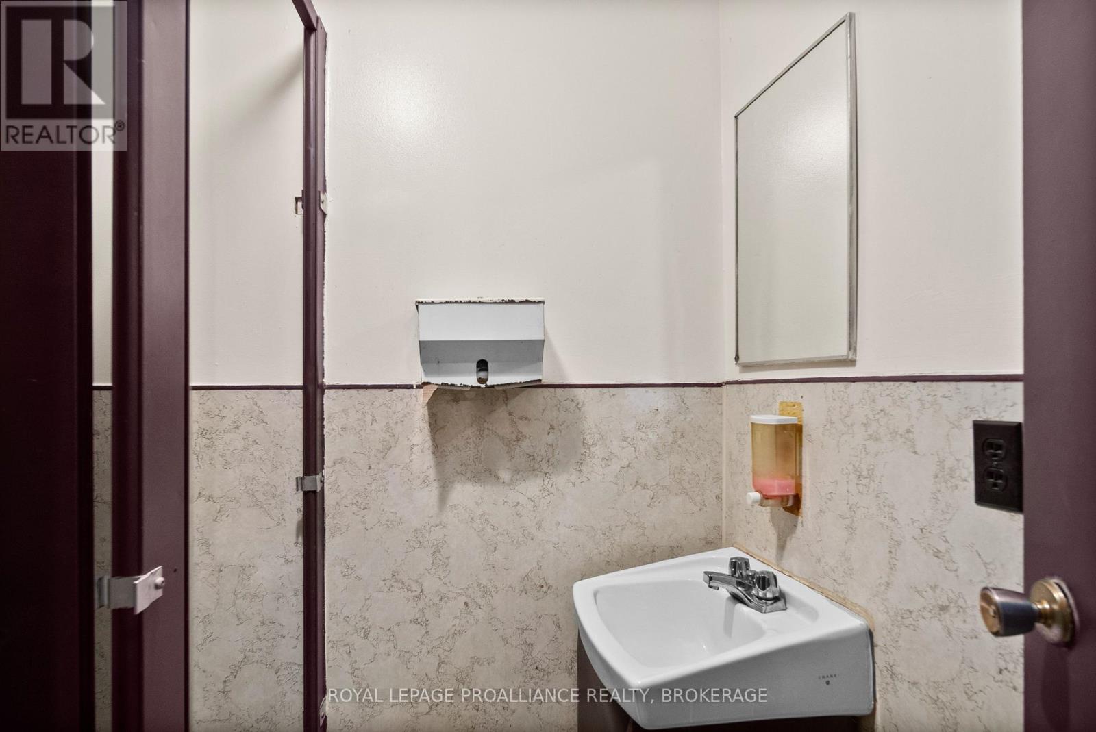 479 Princess Street, Kingston, Ontario  K7L 1C3 - Photo 16 - X12131307