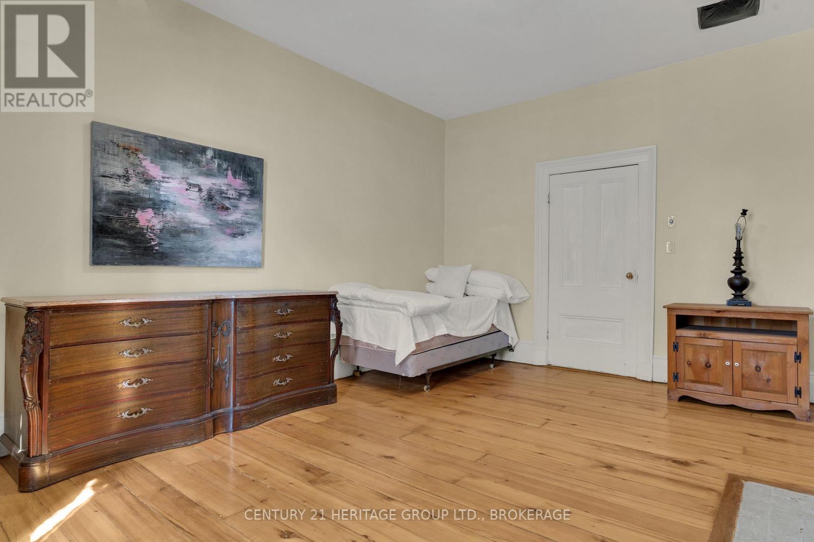 389 King Street E, Gananoque, Ontario  K7G 1G6 - Photo 38 - X12132293