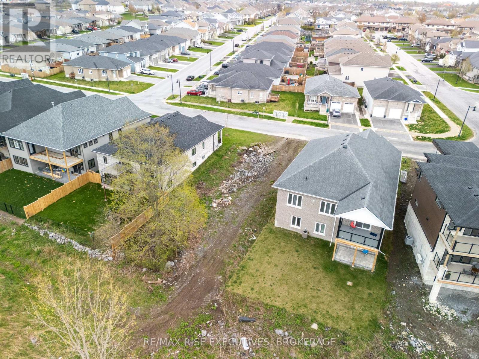 1247 Carfa Crescent, Kingston, Ontario  K7P 0M7 - Photo 3 - X12132887